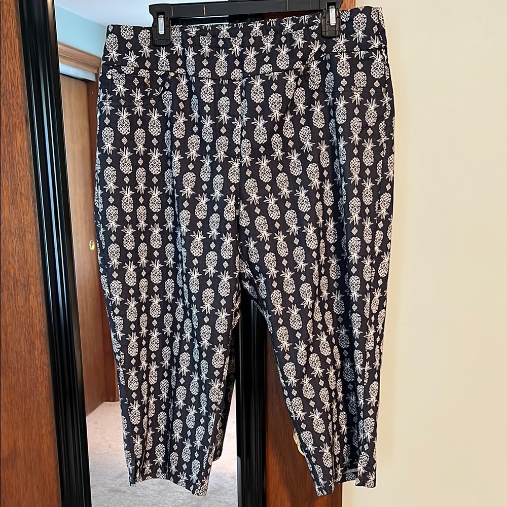 Navy and White Pineapple Print Capri-length Pants Size 16 P. Womens
